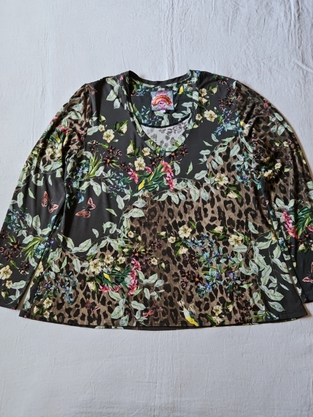 Johnny Was Ash Bird Floral & Leopard Print V-Neck Long Sleeve Top Tee Sz Medium - Picture 8 of 14